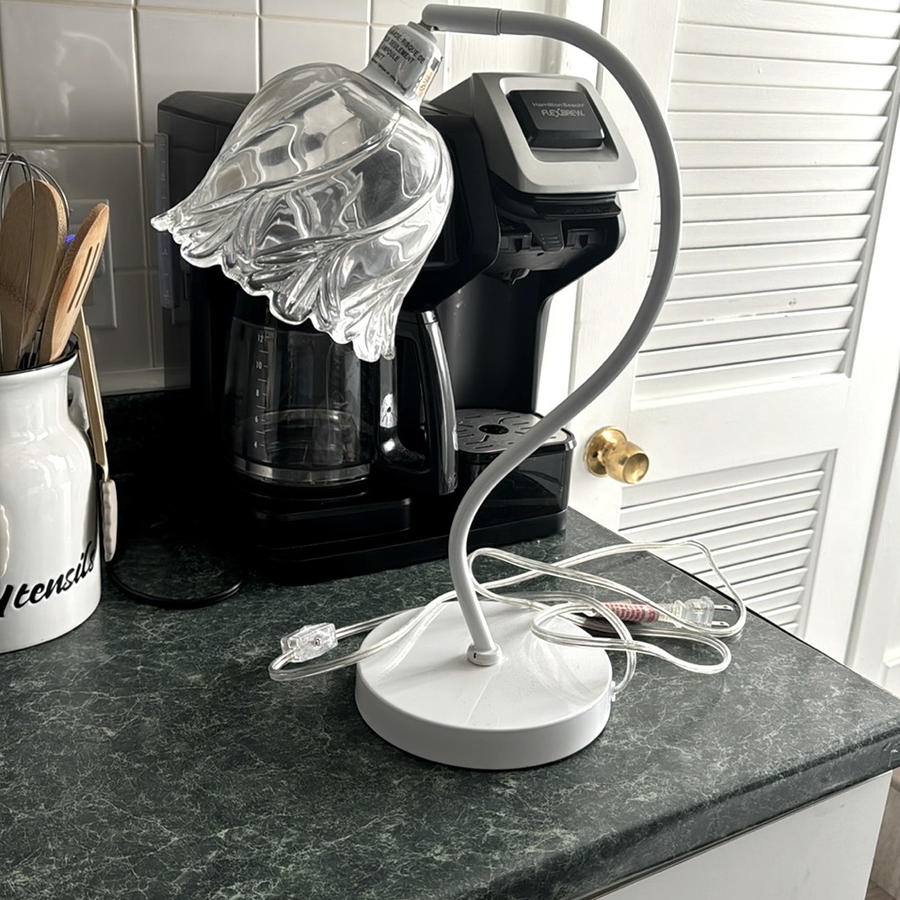 Rose shaped white/ clear lamp!